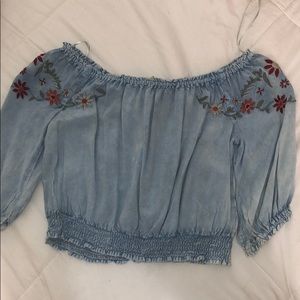 Cute of the shoulders shirt